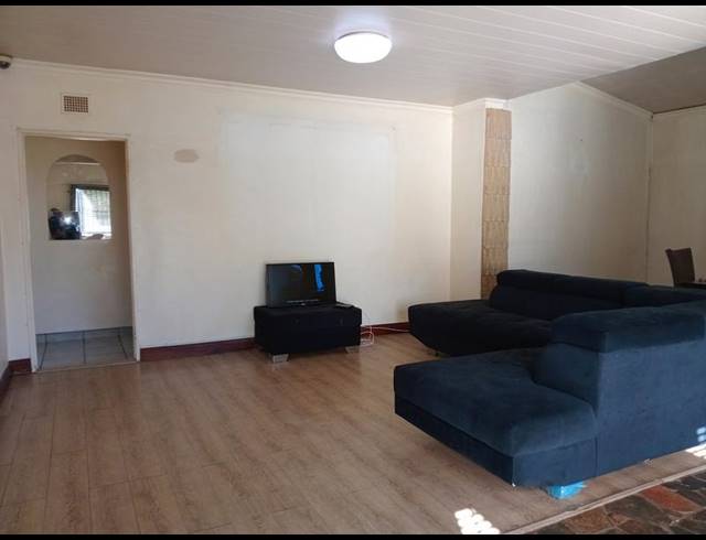 3 BEDROOM HOUSE FOR SALE IN VANDERBIJLPARK CE 2..